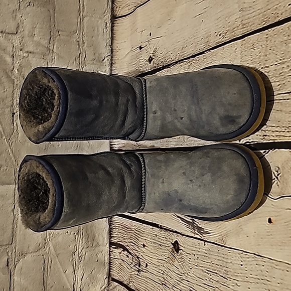 Short Uggs - Picture 2 of 6